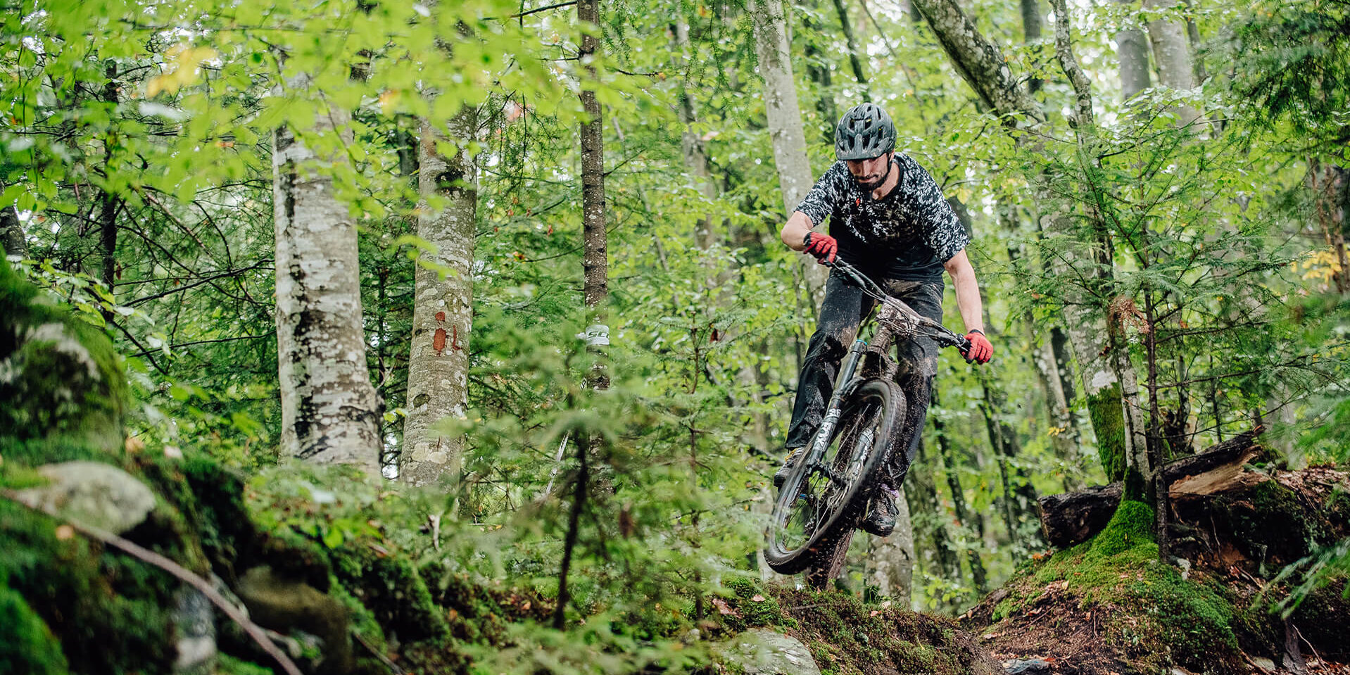 Triada-eMTB-incarcati-bateriile